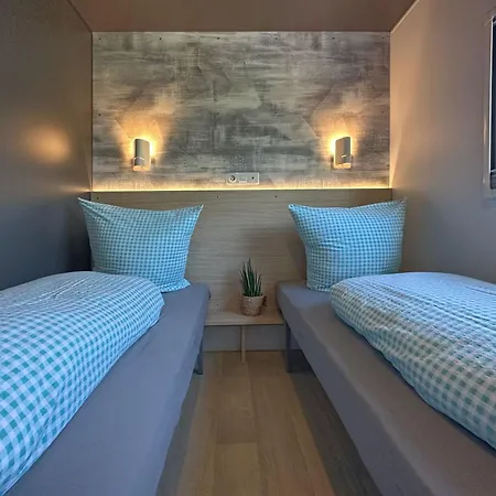 Seeblick - Premium Tinyhouse Mit Sauna Und Hottub Casa vacanze Neunburg vorm Wald